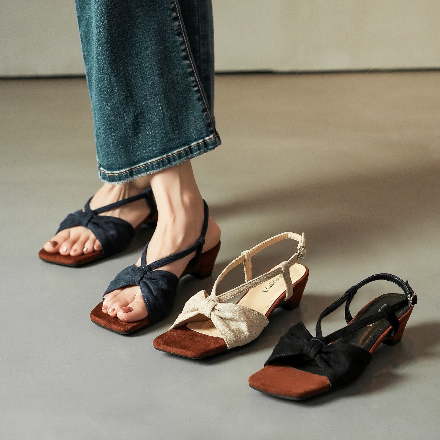 2026 Summer New Korean Style High Heel Sandals Women's Black Square Toe Back Buckle Mid Heel Casual Chunky Heel - Image 2