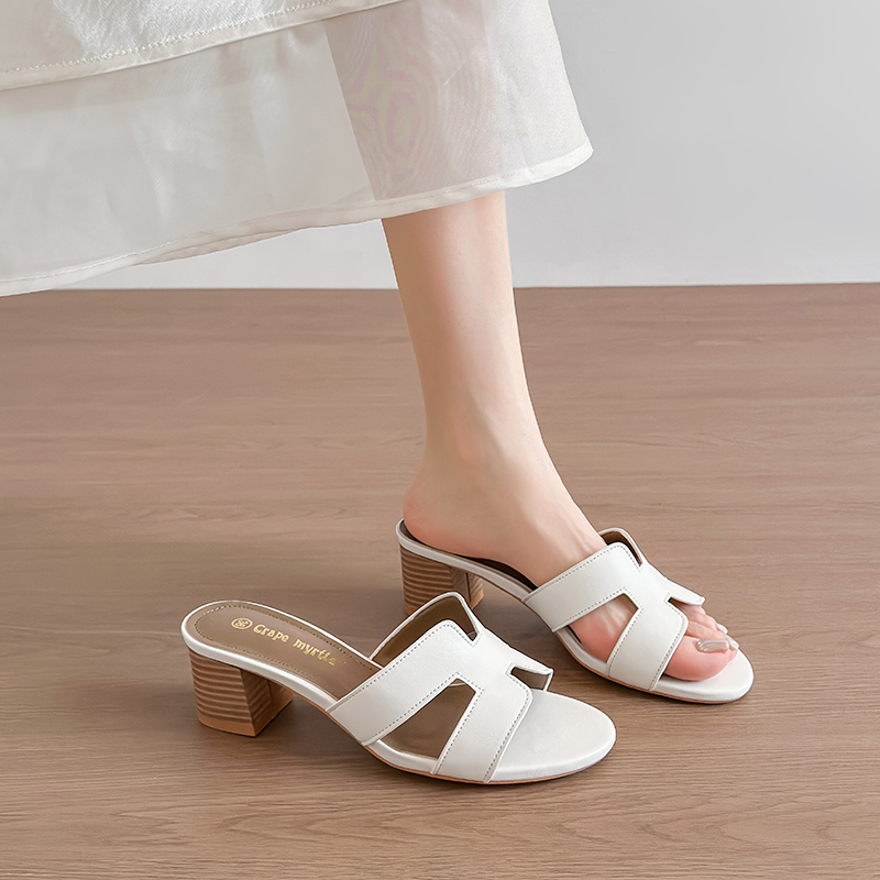 2026 Summer New Women's Thick Heel Fashion Soft Sole 5cm Open Toe Woven Beach Sandals - Image 2