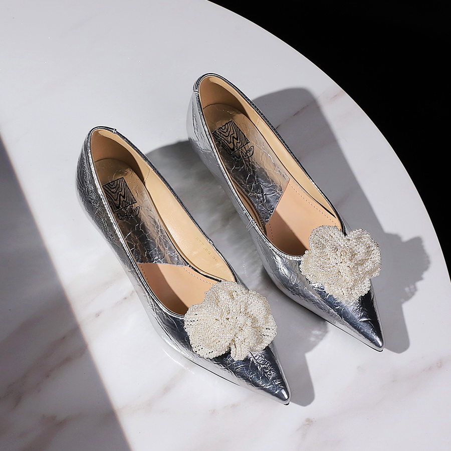 Korean Style Pearl Flower Bow Wedding Shoes Low Heel Pointed Toe Slip-On Women's Flats - Image 4
