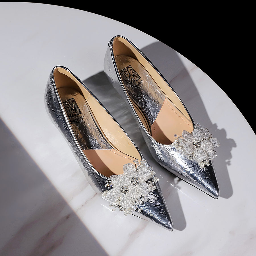 Korean Style Pointed Toe Wedge Heel Shoes with Metal Hand Print Rhinestone Flower Women's Slip On Low Top Shoes - Image 4