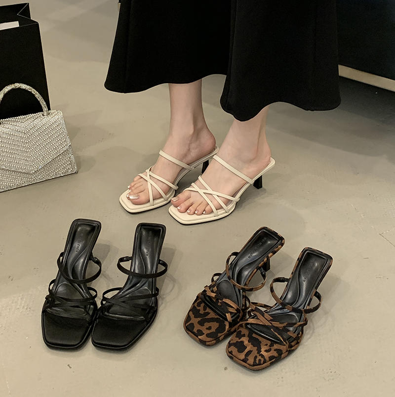 Niche French Style Open Toe Slippers Women's Shoes 2025 Summer New Square Toe Thin Heel Sandals