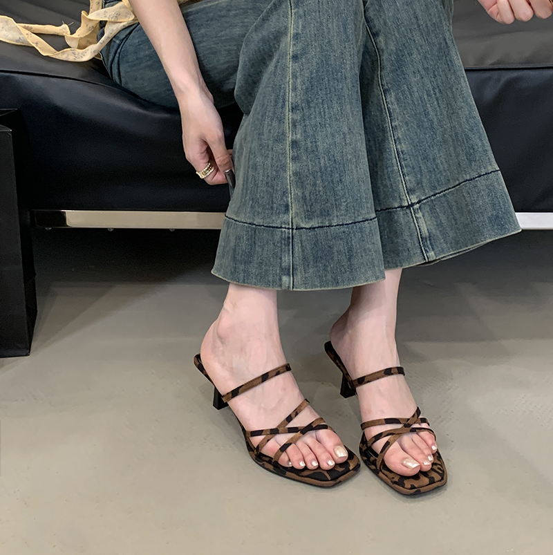 Niche French Style Open Toe Slippers Women's Shoes 2025 Summer New Square Toe Thin Heel Sandals - Image 2