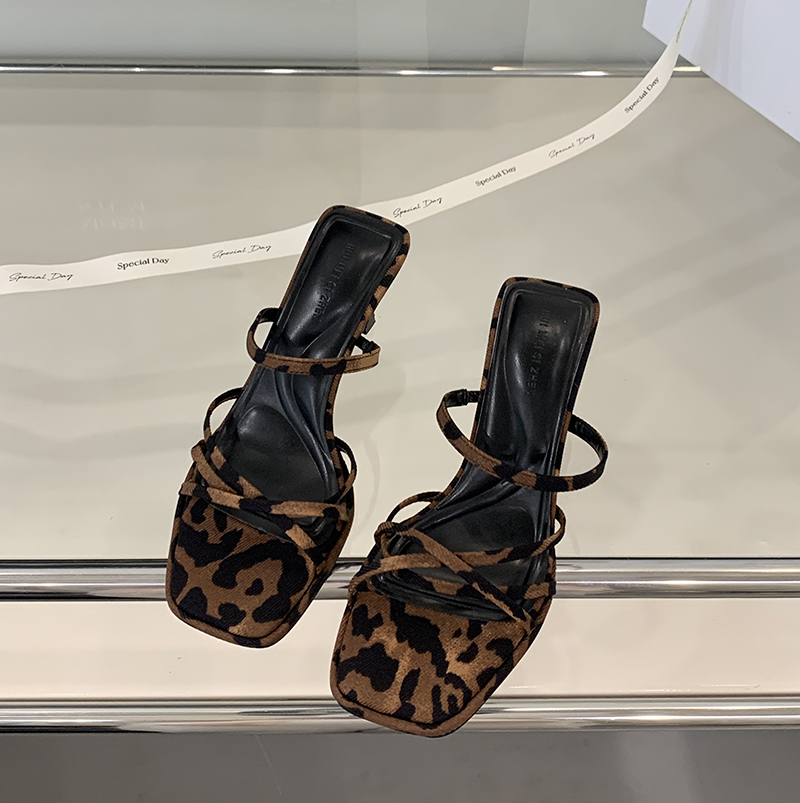 Niche French Style Open Toe Slippers Women's Shoes 2025 Summer New Square Toe Thin Heel Sandals - Image 4